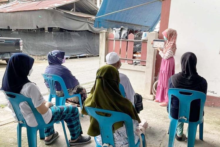 Young Thai women advocate reusing agri-waste